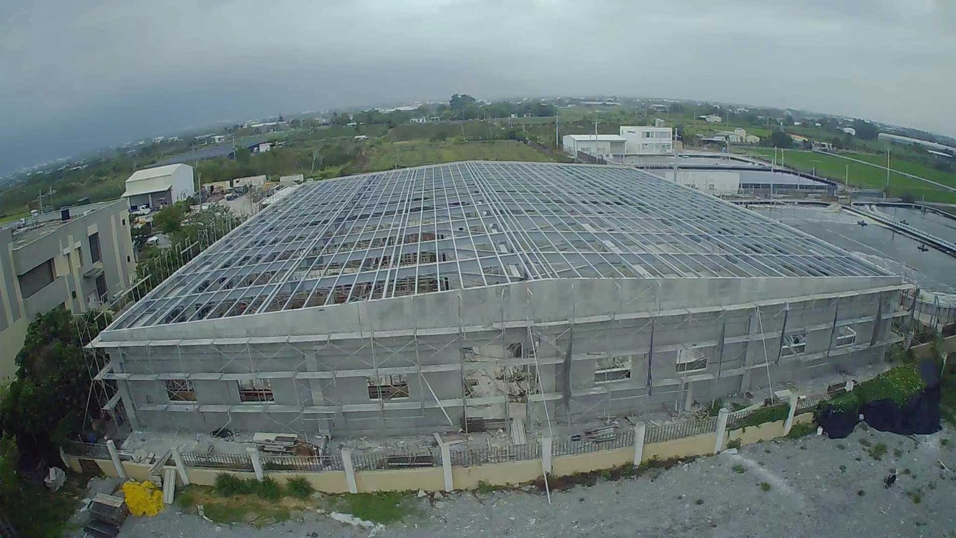 Proyek surya simbiosis listrik perikanan dalam ruangan dari Huge Energy