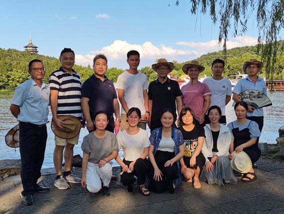 Tur Jiangnan Energi Besar di tepi Danau Barat