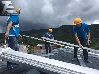 Sistem pemasangan atap genteng surya